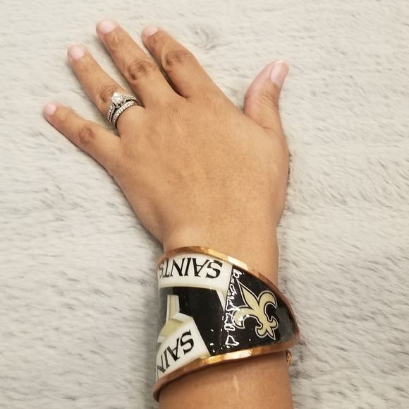New Orleans Saints Arm Cuff - Picture 2 of 6